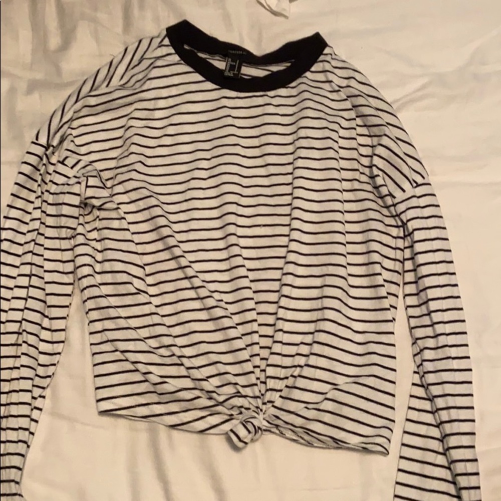 Long sleeve white and black stripped knotted shirt